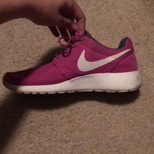 Nike shoes in PINK - AND BLACK